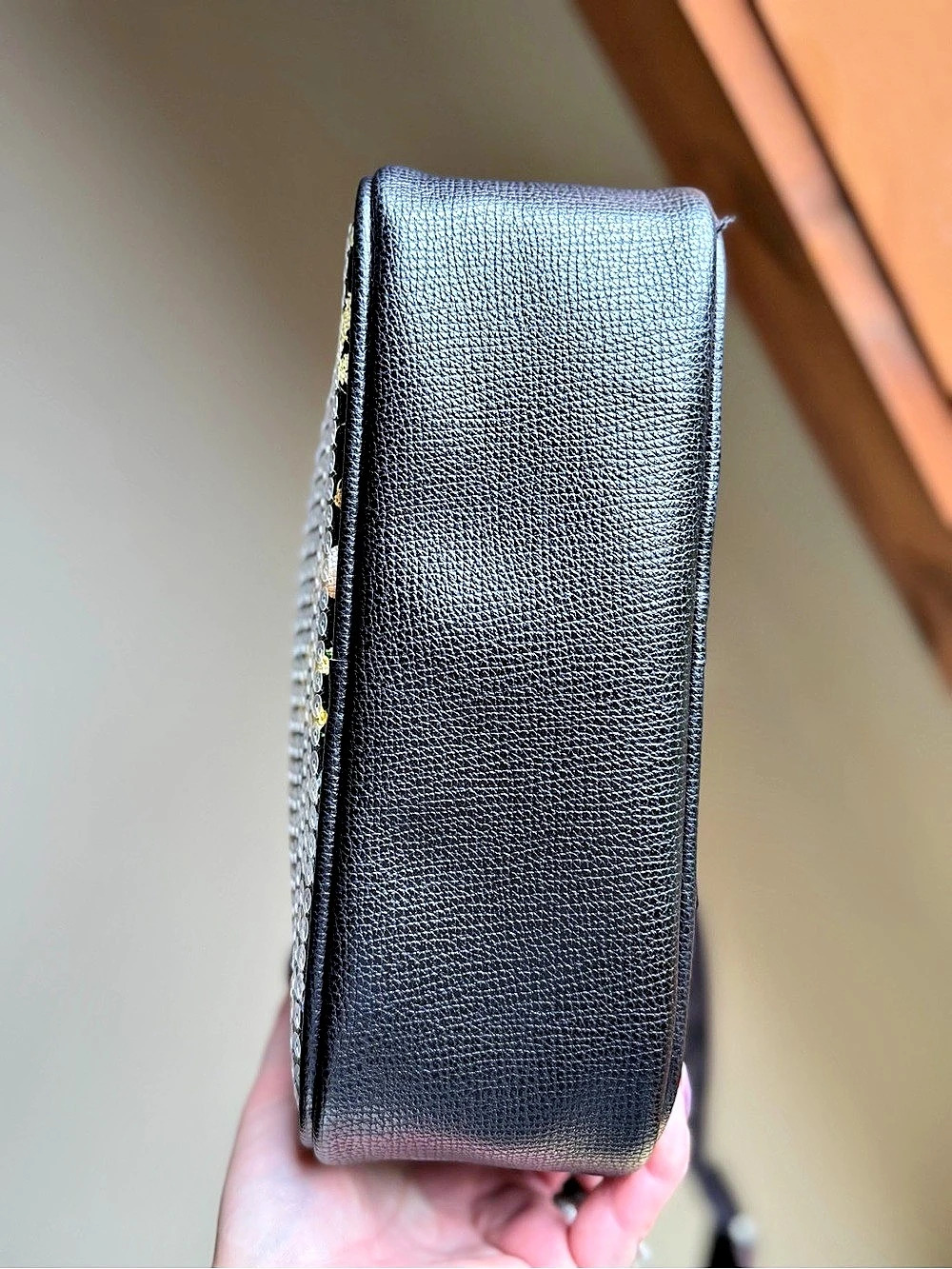 Karl Lagerfeld NWT Sequin Logo Double Compartment Crossbody Camera Bag in Black - Picture 8 of 11
